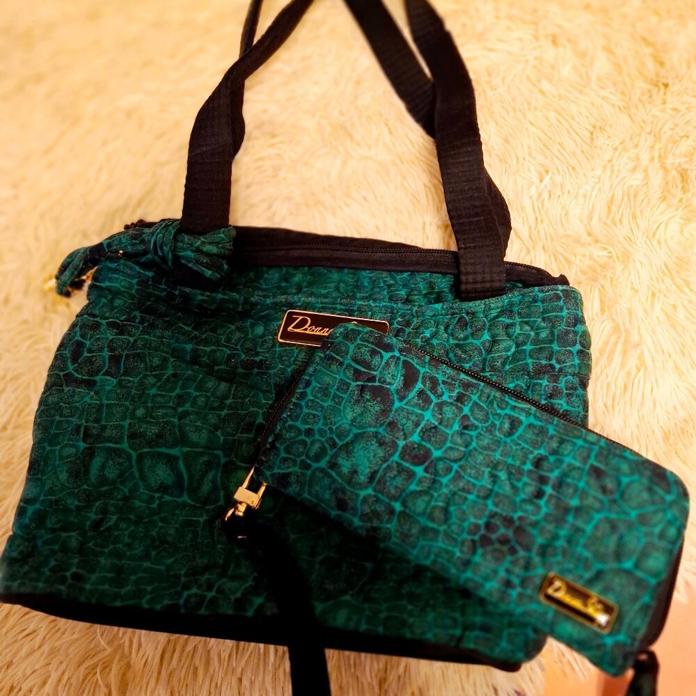 Women's Donna Sharp Quilted Handbag/Shoulder Bag with Wallet